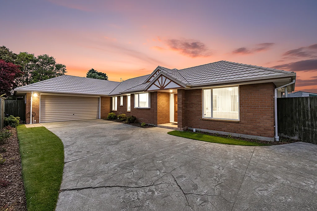 Sockburn 4房 惊艳登场！家庭港湾，全新升级，拎包入住，兼具宽敞空间与设计美学，优质住宅环伺！ Family Showstopper with Best-in-Show Features!