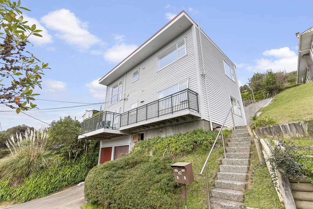 Wilton 2房  Sun Drenched 1960's Start or Downsize