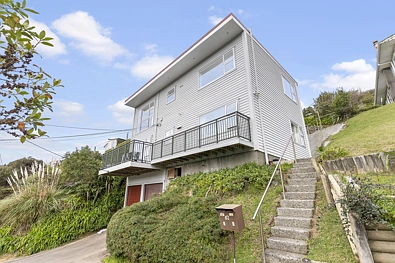 Wilton 2房  Sun Drenched 1960's Start or Downsize