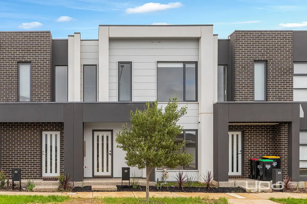 Modern Family Living in Fraser Rise