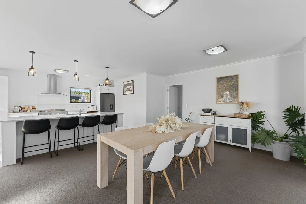Richmond Heights 3 Bedroom Modern, Mono and Ready for a New Chapter