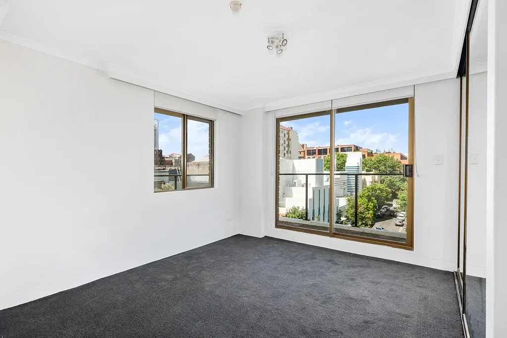 Two-bedroom apartment in heart of Potts Point village