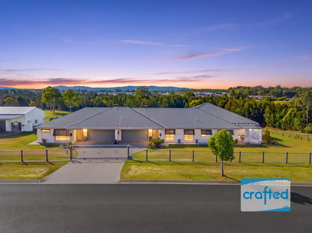 Logan Village 7Kwarto acreage life 🍃 | Welcome to — OAK MANOR — Custom Designed Complete Package