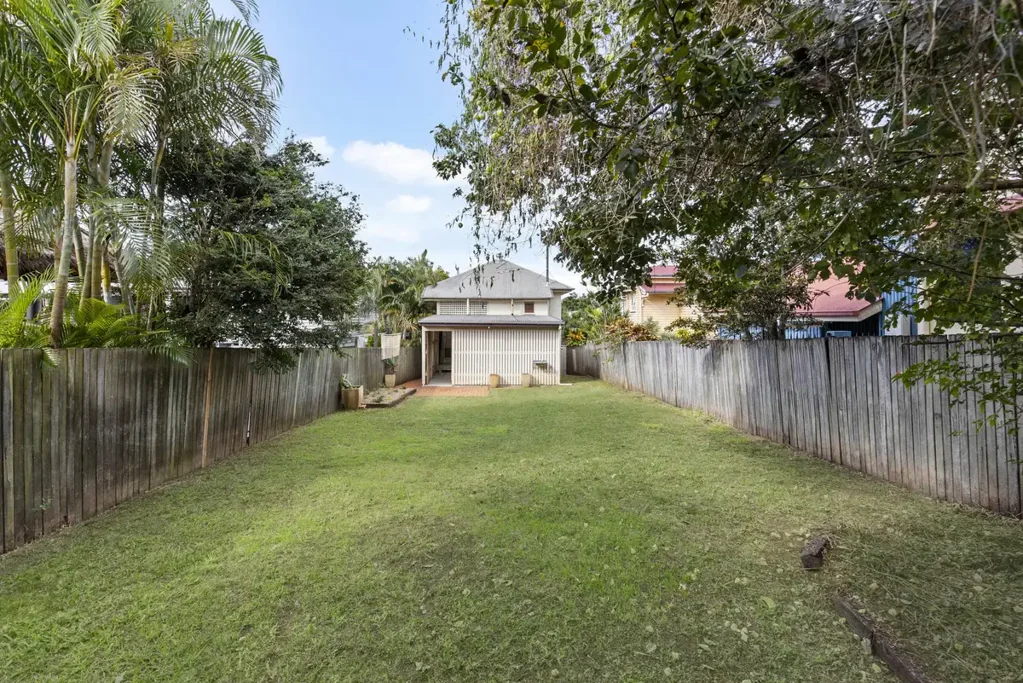 Nundah 2બેડરૂમ Tidy Postwar Home or Future House Block in the Heart of Nundah