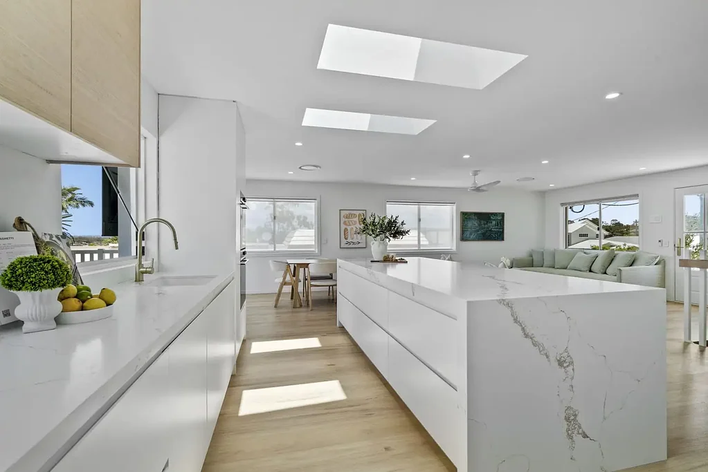 Southport 5غرفة نوم SKYLINE VIEWS, DUAL LIVING POTENTIAL & A HIGH-END FAMILY LIFESTYLE IN BELLEVUE PARK