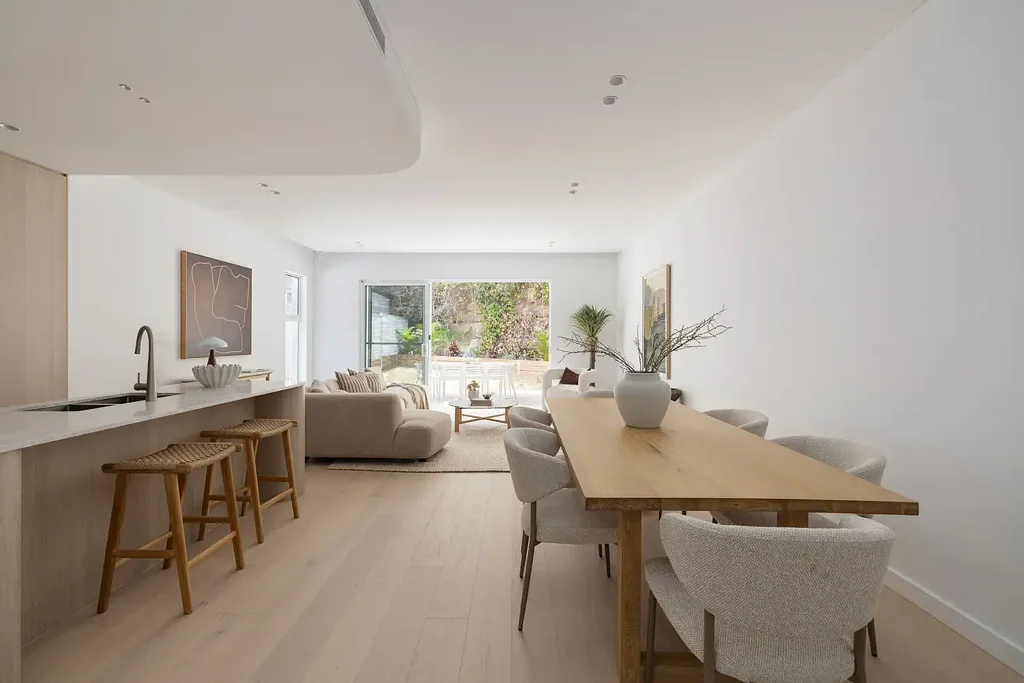 Ryde 5 Bedroom Recently built high-quality family home & entertainer