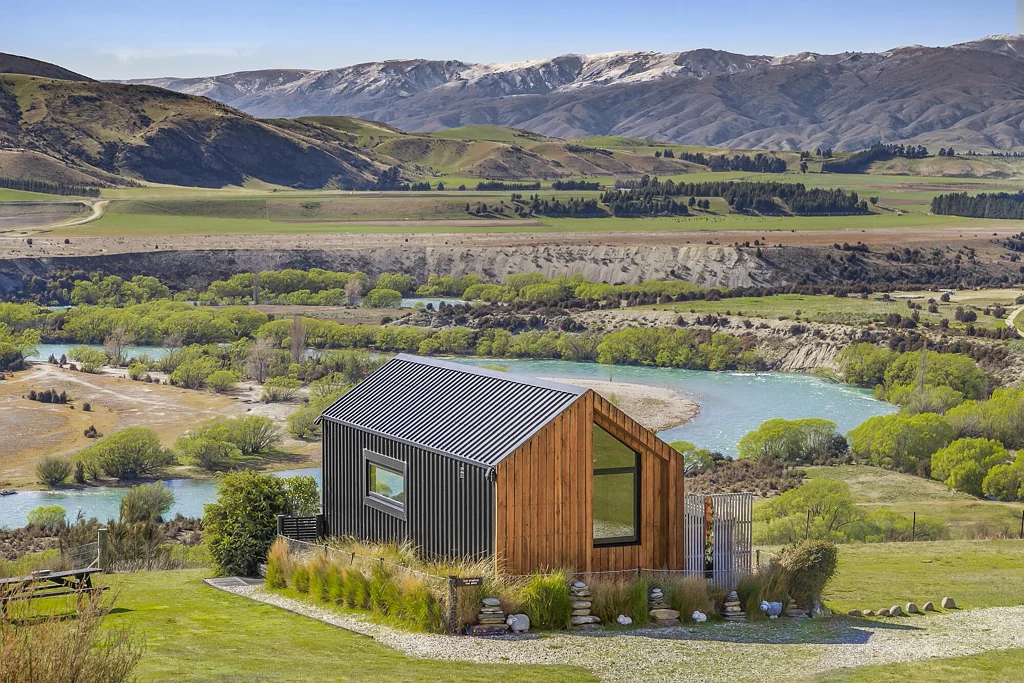 Queensberry 3침실 Breathtaking River Views with Home and Tiny House