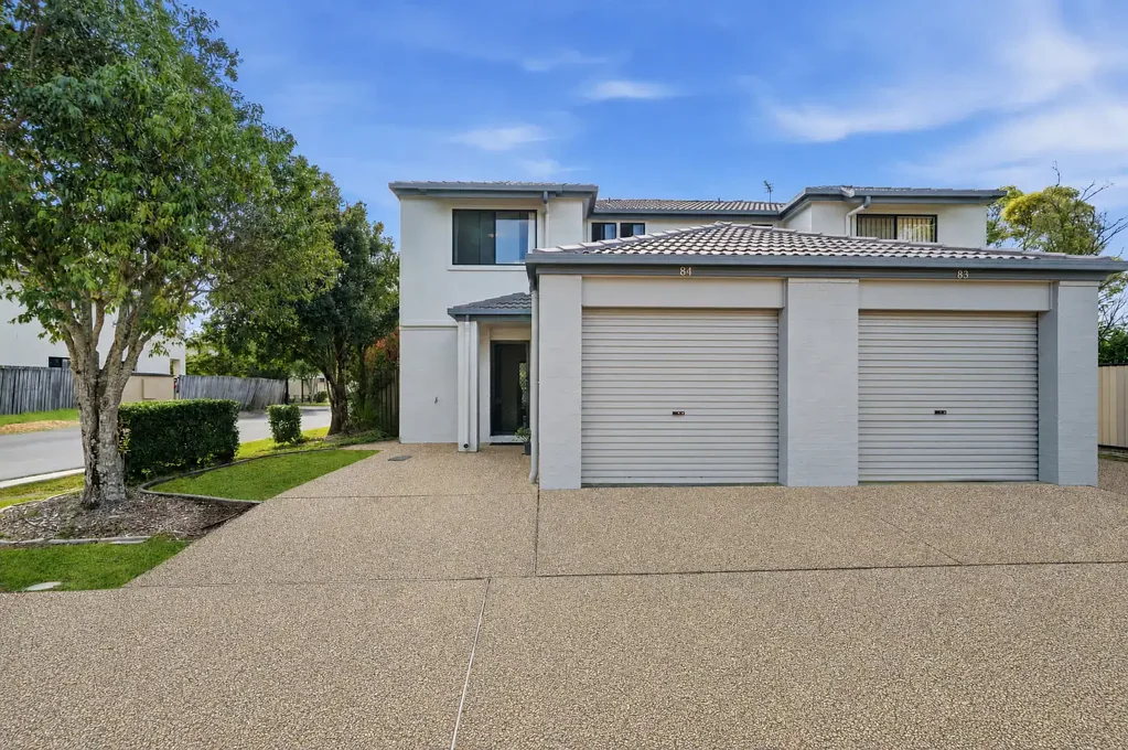 Coomera 3Zimmer Spacious Townhouse Offering Convenience and Potential