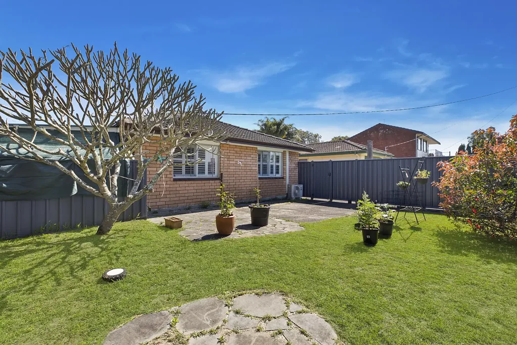 Umina Beach 2 Bedroom Affordable Entry to Relaxed Coastal Living.