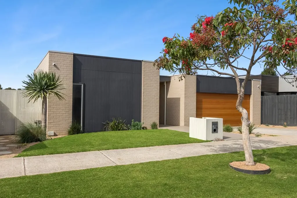 Torquay 4 Slaapkamer COASTAL LIVING FOR FAMILIES WITH POOLSIDE ENTERTAINING