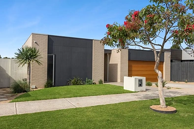 Torquay 4房  COASTAL LIVING FOR FAMILIES WITH POOLSIDE ENTERTAINING