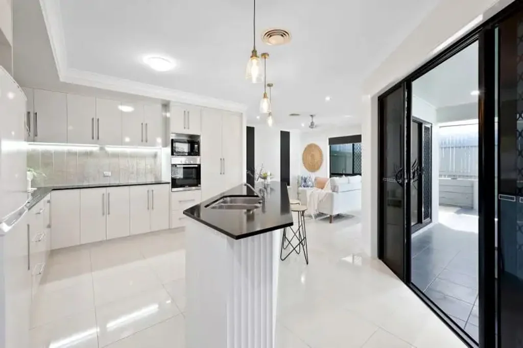 71 Montgomery Street, Rural View, QLD 4740