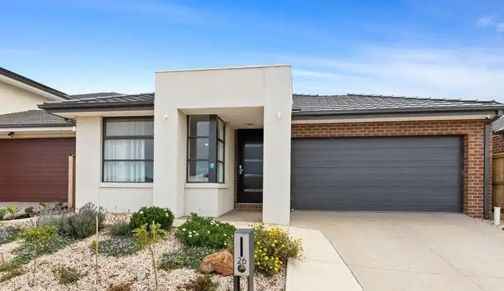 4 bedrooms with big living & theatre and Alfresco