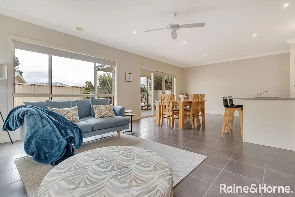 4/76 Barry Street, Romsey, VIC 3434