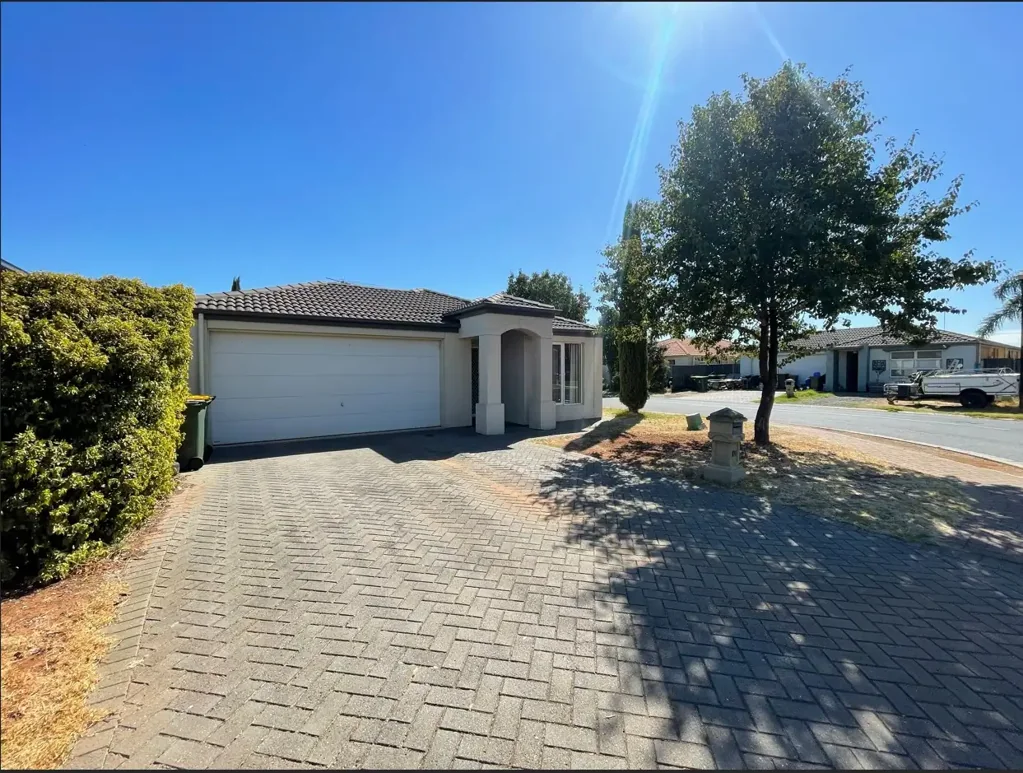 Comfortable 4-Bedroom Family Home in a Convenient Location