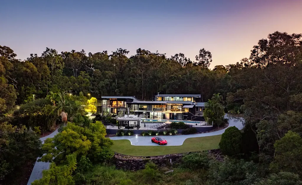 Worongary 4房  RESORT STYLE ACREAGE WITH SWEEPING COASTAL VIEWS AND DUAL LIVING