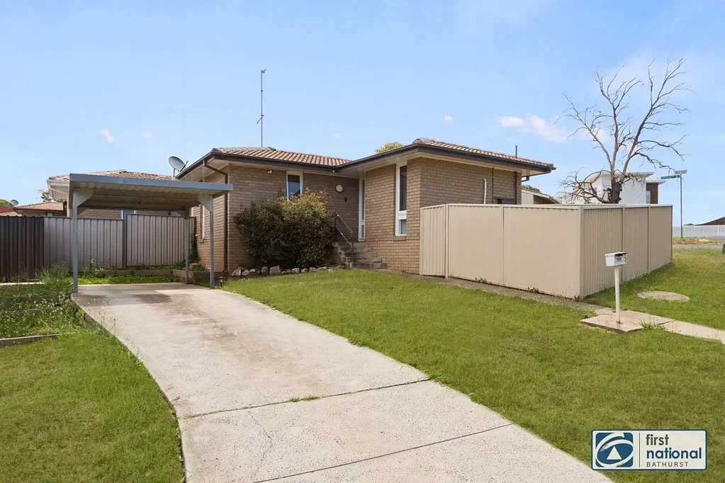 Mitchell 1房  Solid Investment with Strong Rental Return - NO STRATA