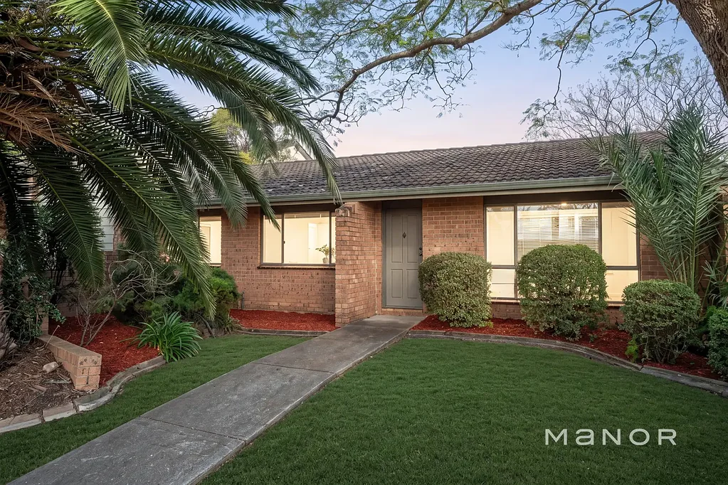 Baulkham Hills 2બેડરૂમ Split-Level Villa in a Peaceful Crestwood Setting