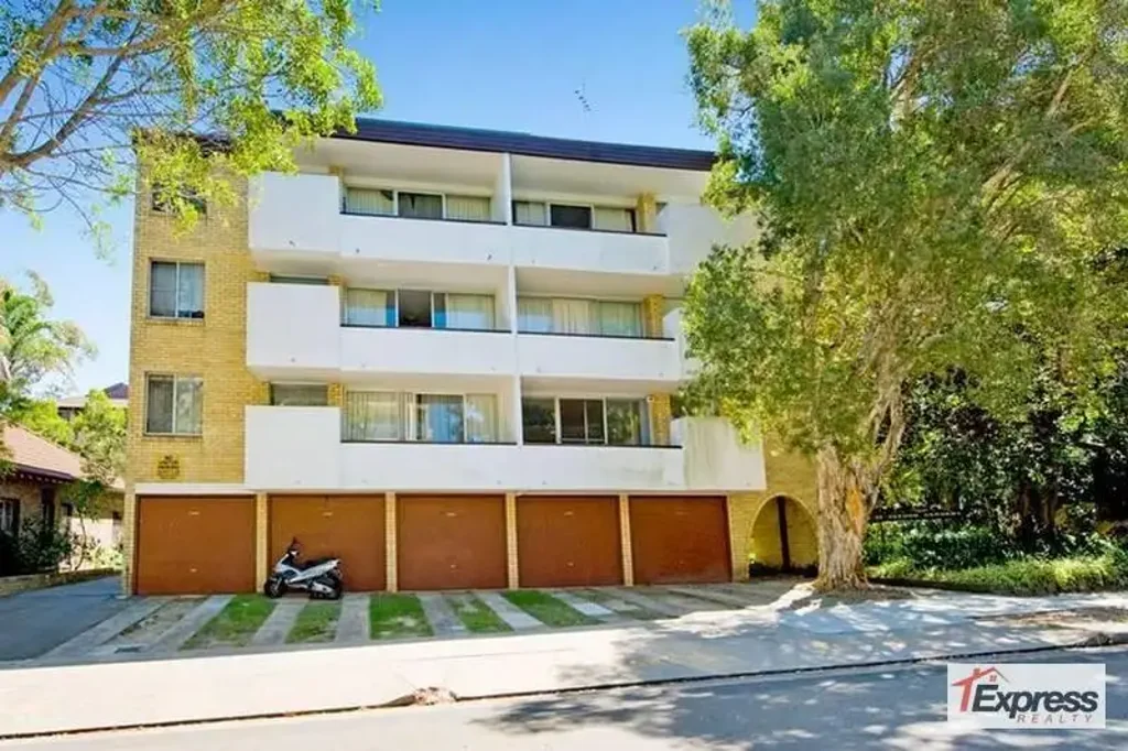 PEACEFUL ONE BEDROOM APARTMENT WITH UNDERCOVER PARKING
