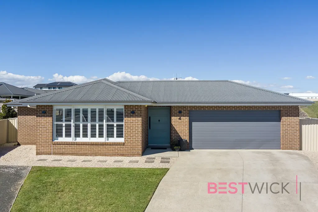 Spacious Family Home with Views & Privacy