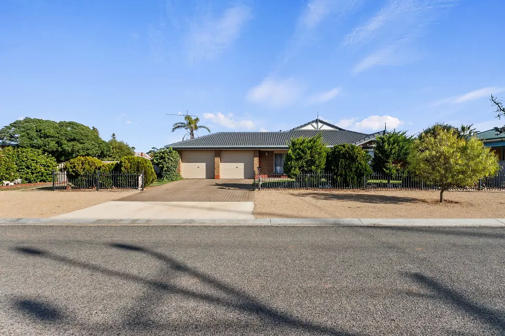 Port Wakefield 4غرفة نوم Family-Friendly Living with Multiple Living Spaces