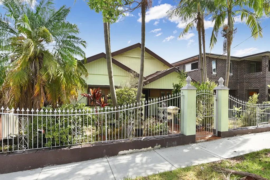 19 Hillcrest Ave, Ashfield, NSW 2131