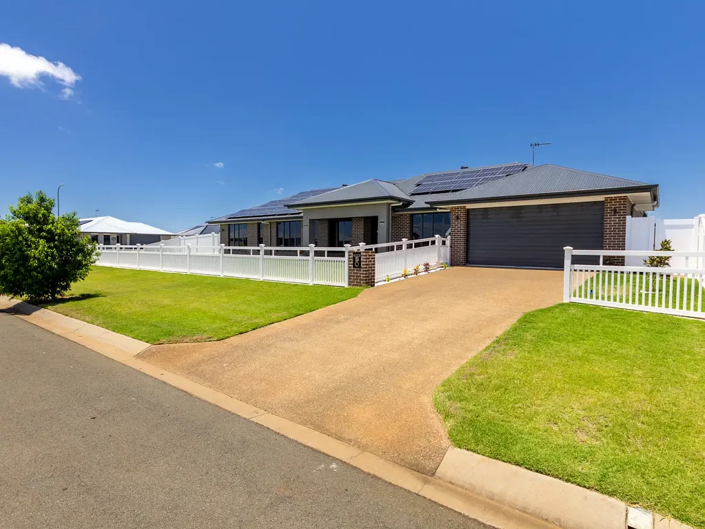 1 RANNOCH STREET, Ashfield, QLD 4670