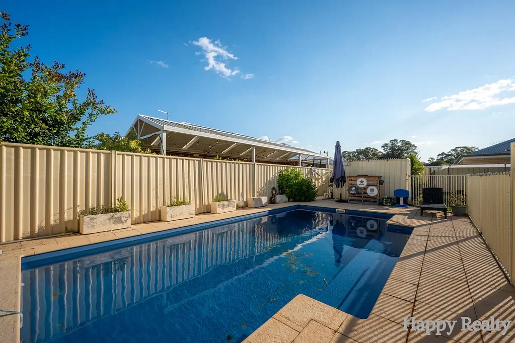 Success 4બેડરૂમ Family Living with Pool, Solar & Spacious Interiors on 587sqm block