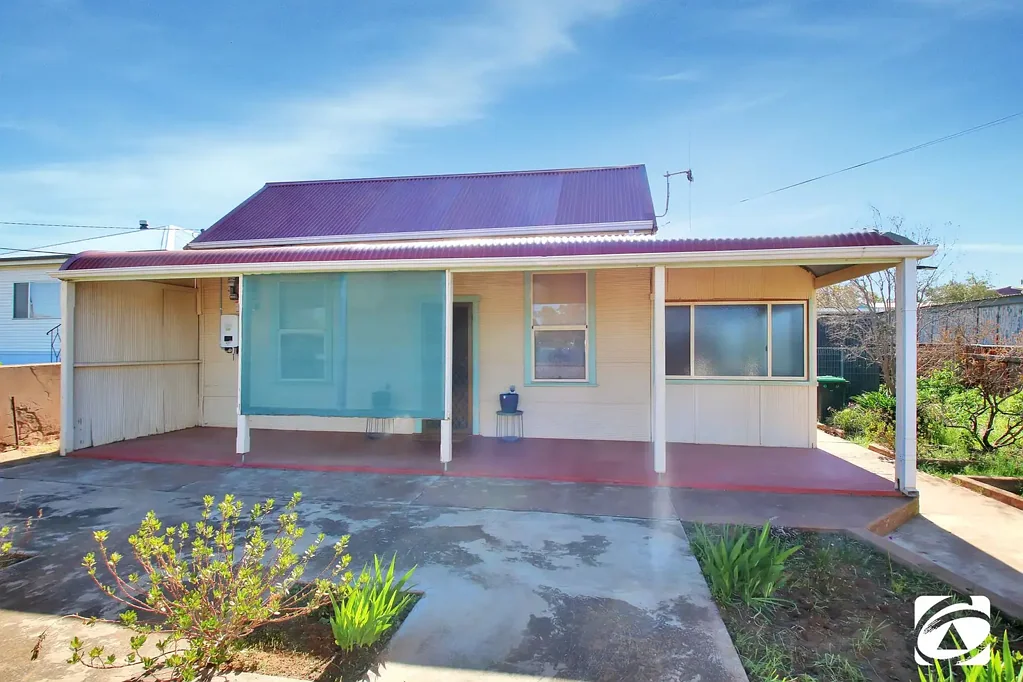 Broken Hill 2 Bedroom FRESHLY UPDATED COTTAGE