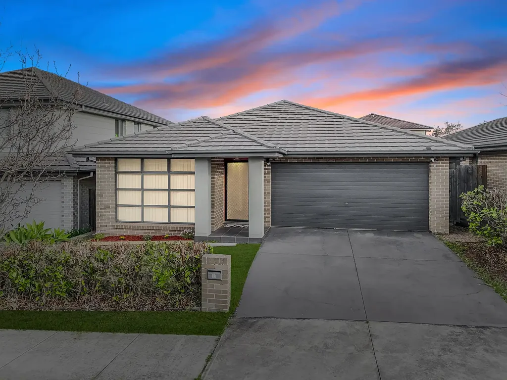 Oran Park 4Habitaciones Modern Family Living in the Heart of Oran Park