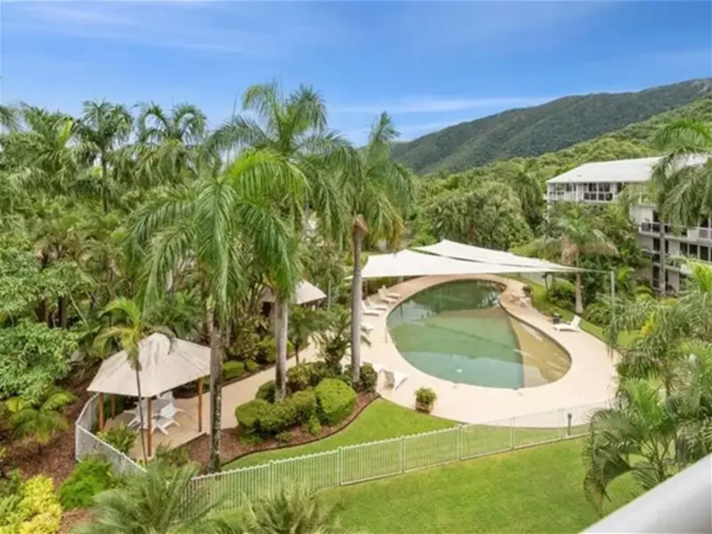 Palm Cove 2कमरा Holiday vibe all year top floor amazing views car port location perfect.