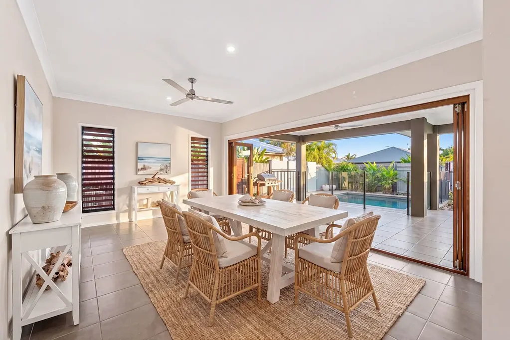 SPACIOUS FAMILY HOME WITH A POOL IN SOUGHT AFTER PALM COVE!