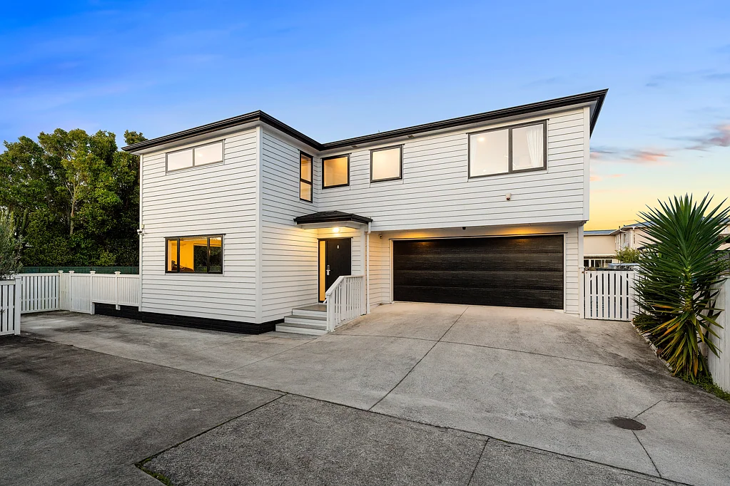 Te Atatu Peninsula 5Moenga Owner Downsizing