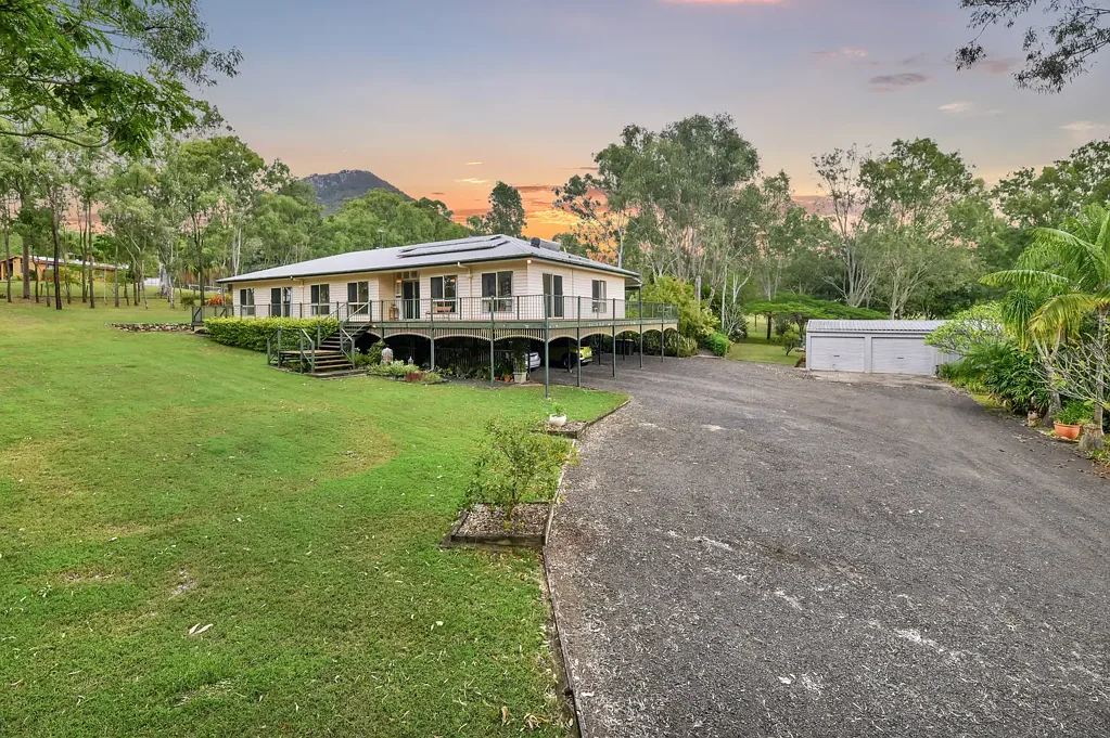 Aratula 5कमरा Modern Acreage Charm with Room to Make It Your Own