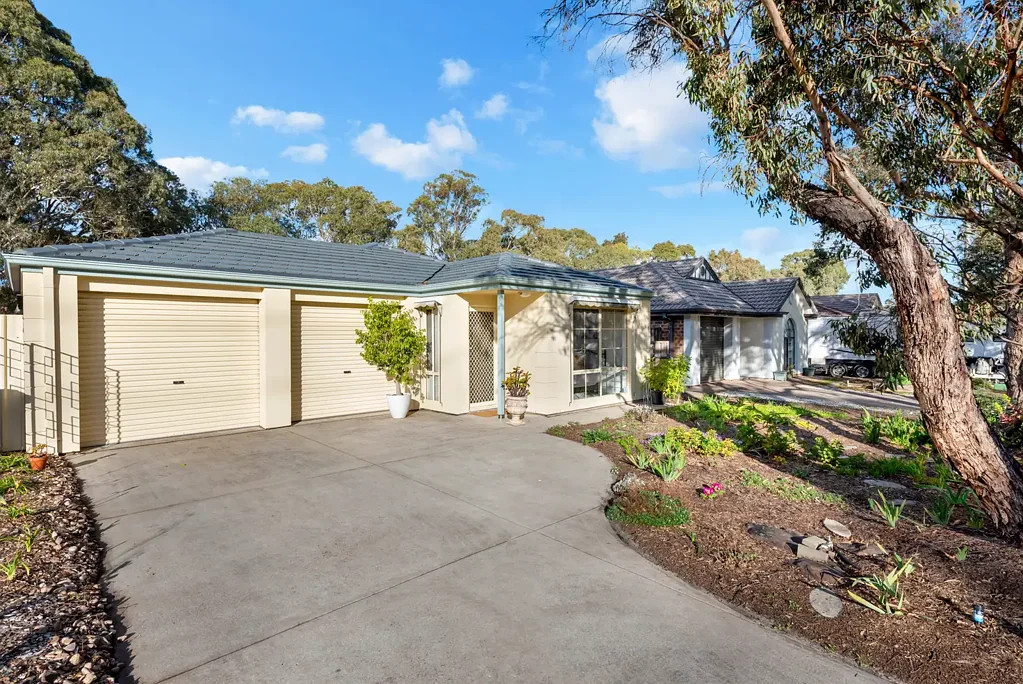 38 Golf Course Drive, Woodcroft, SA 5162