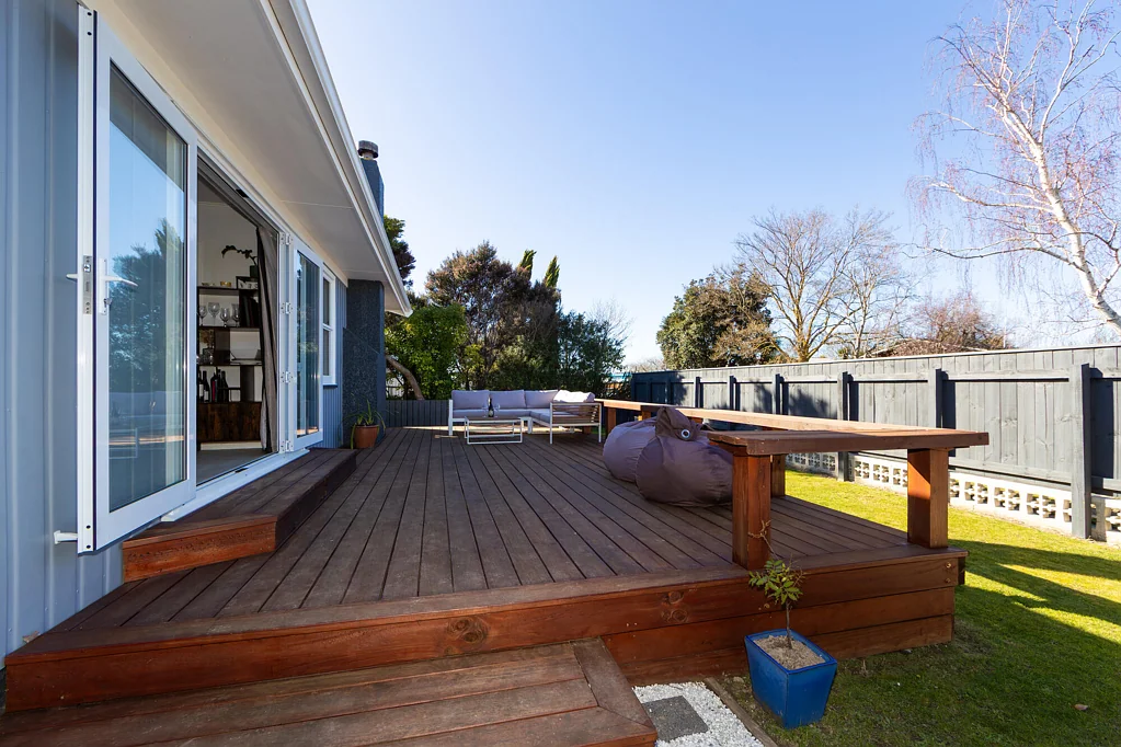 Tamatea 3 Bedroom Sunny family home with BBQ area and hobby room