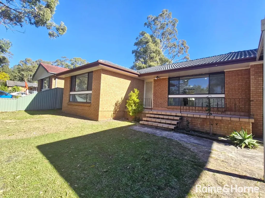 Cozy Renovated Three bedroom home close to everything in Ingleburn!