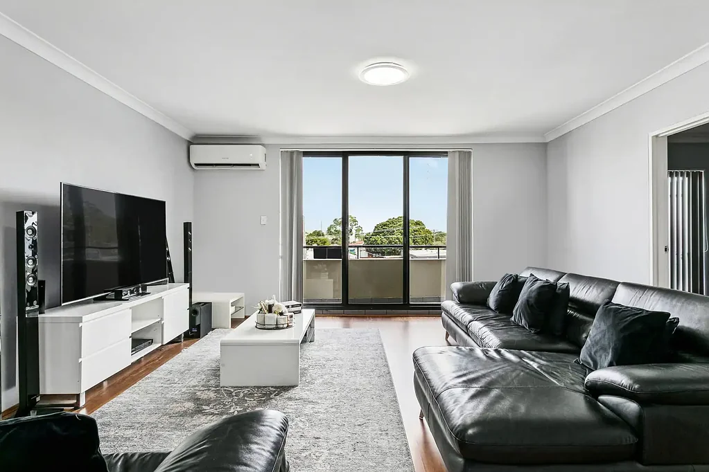 Belmore 3 Slaapkamer Spacious, Light-Filled and Modern