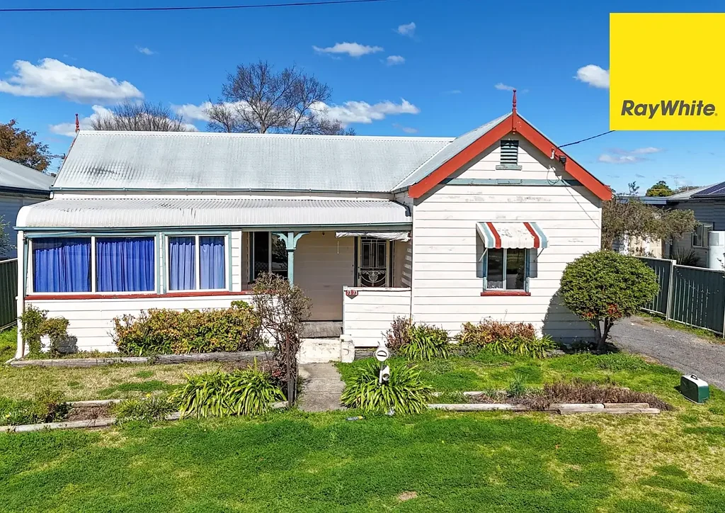 Inverell 3 Bedroom 'Renovate or Detonate'