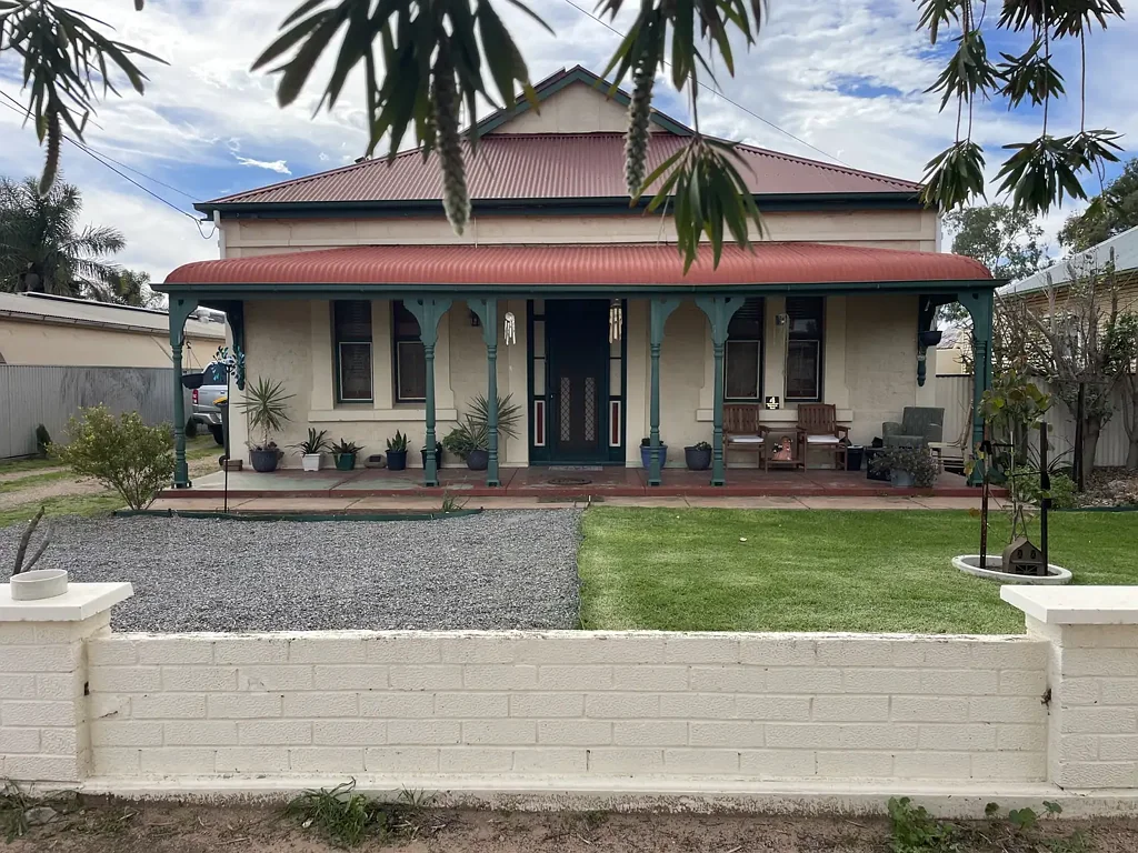 Port Pirie 3ਬੈੱਡਰੂਮ STILL RETAINING SOME OF THE OLD FEATURES WITH MODERN UPGRADES