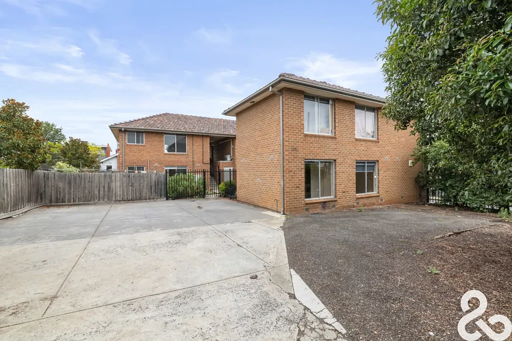 SPACE LIGHT AND COMFORTABLE LIVING IN A SUPERB LOCATION