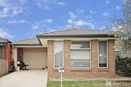 5 Mossey Crescent, Cranbourne East