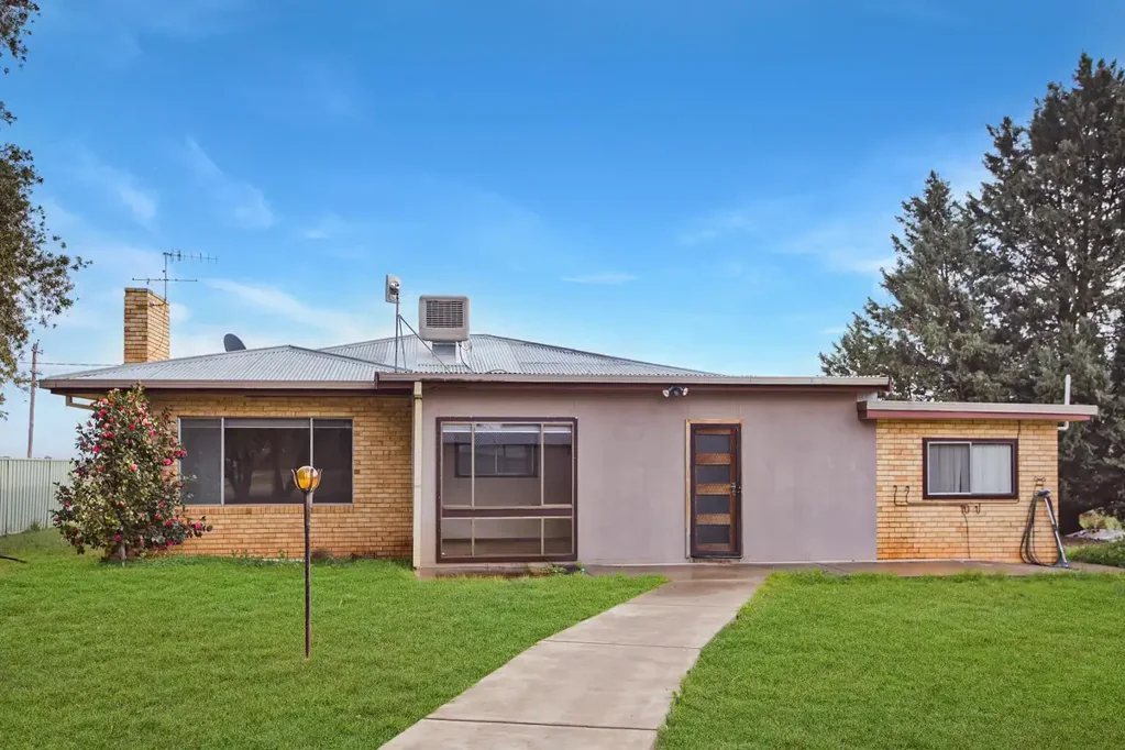 The Quiet Lifestyle of 82 McCarthy Road!