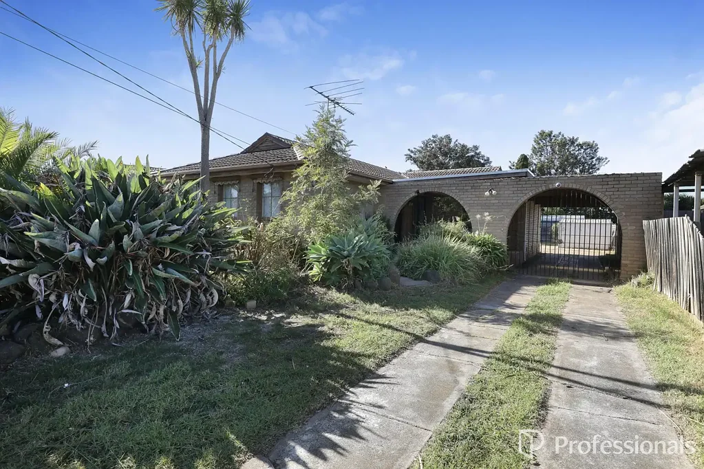6 Dalton Drive, Melton South, VIC 3338