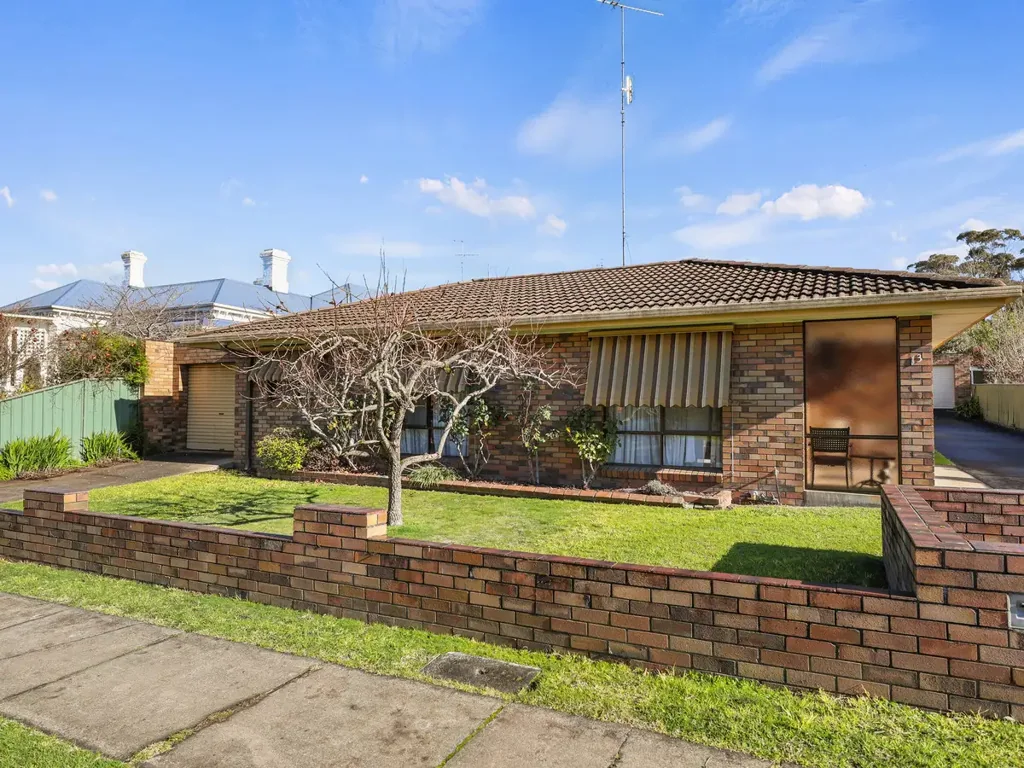 1/13 Alexandra Parade, Hamilton, VIC 3300