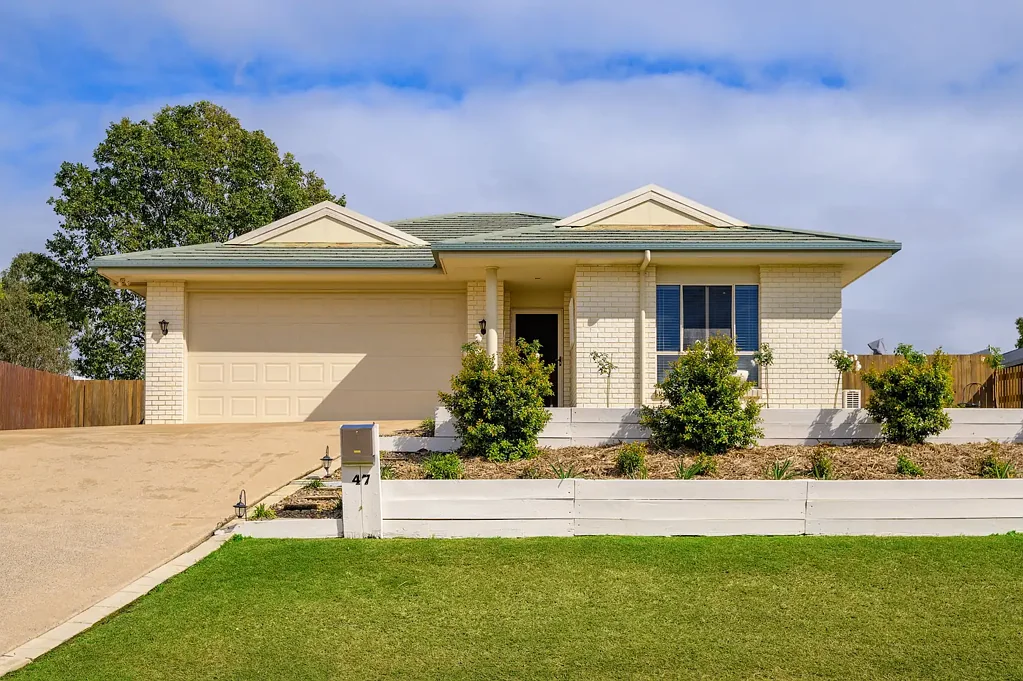 Southside 4 Slaapkamer Spacious Family Home in a Superb Location!