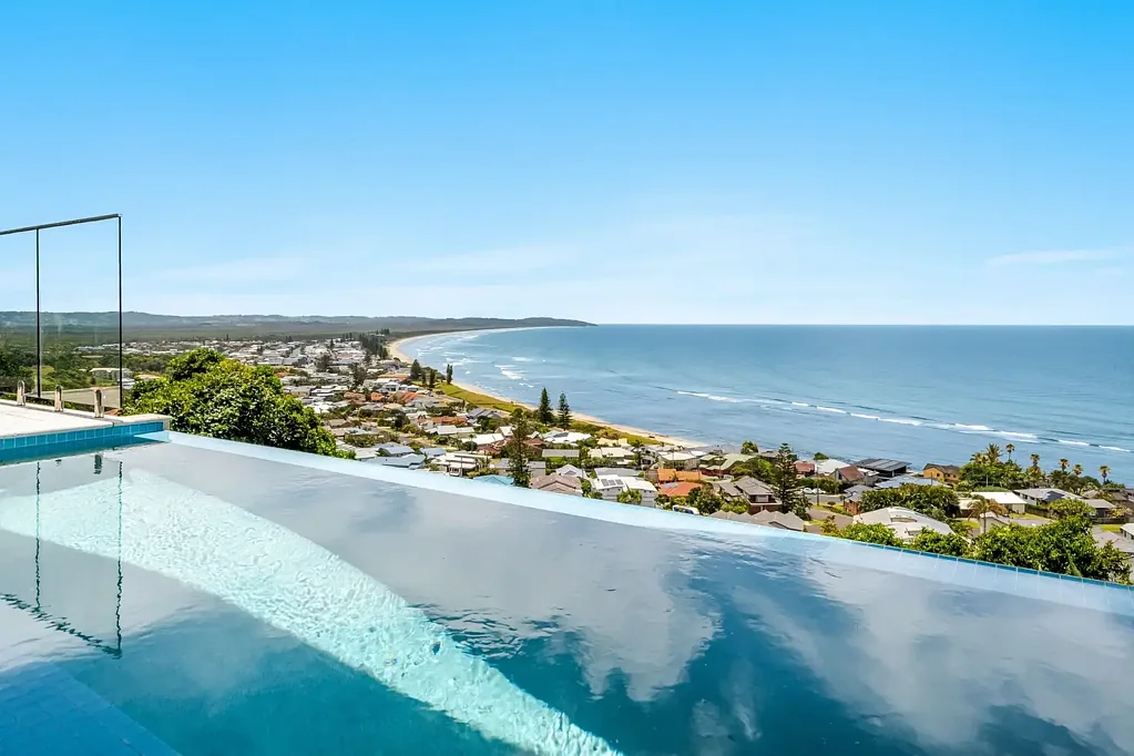 Lennox Head 5ਬੈੱਡਰੂਮ Elevated Architectural Masterpiece with World Class Panoramic Ocean Views