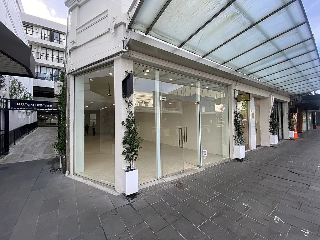 Newmarket  Broadway Retail