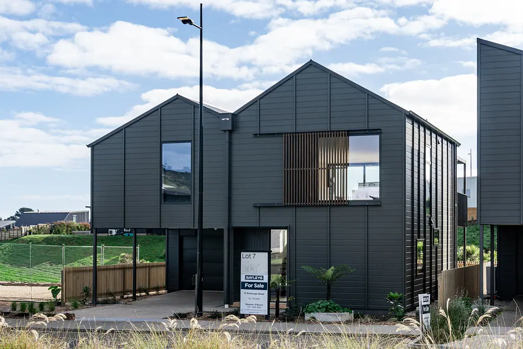 Raglan 3Kwarto Luxury Living at the Boatshed - Ready NOW!
