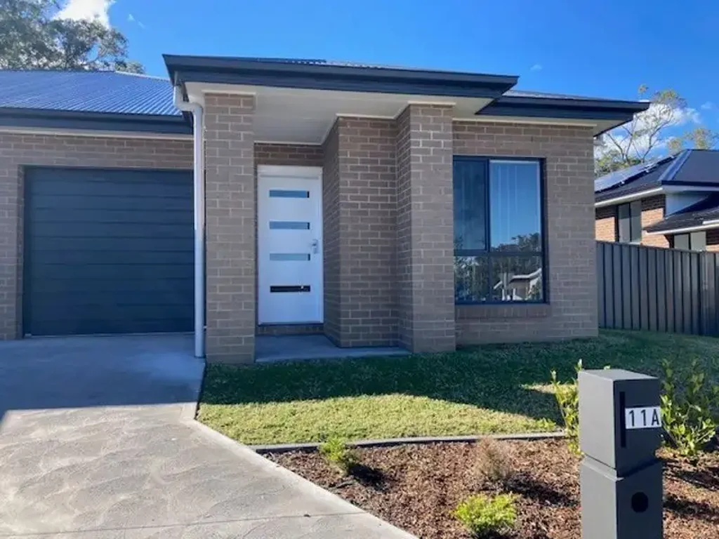 Modern 4 Bedroom Duplex in Convenient Location